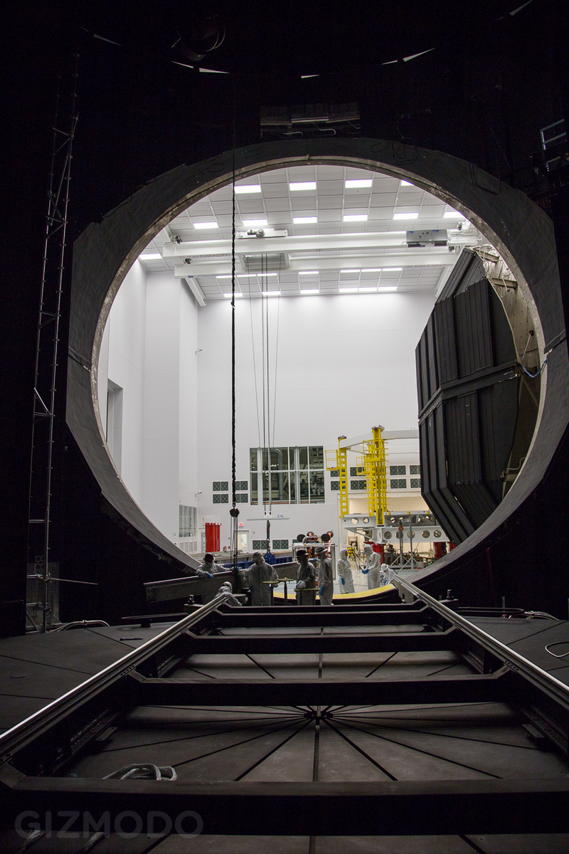 Illustration for article titled Inside the Chamber Where NASA Recreates Space on Earth